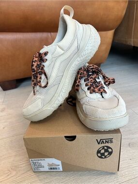 Vans Ultrarange Mte Neo with Leopard Print Ribbon Laces